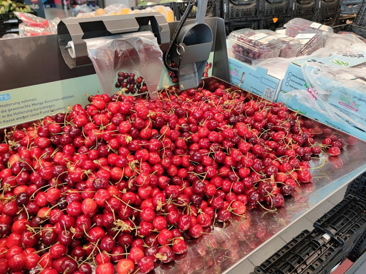 Kirschen im Supermarkt (Archiv)