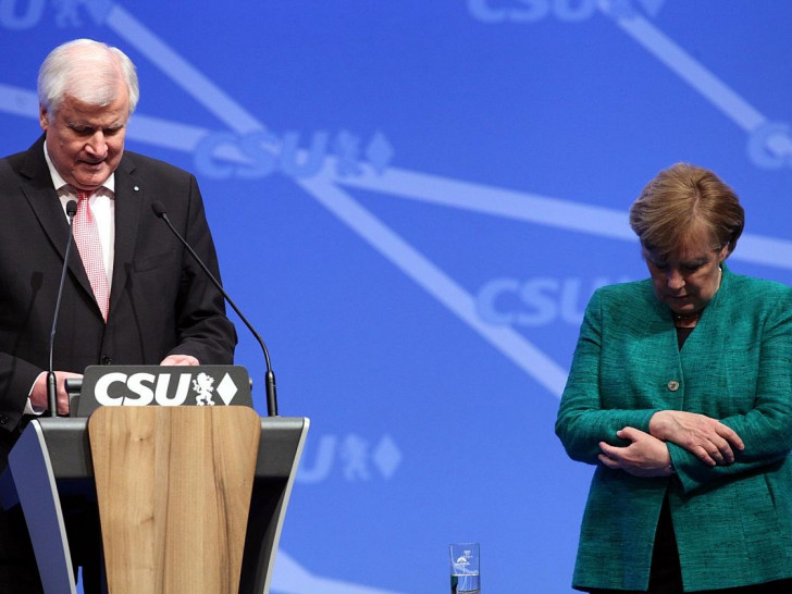 Horst Seehofer und Angela Merkel (Archiv)