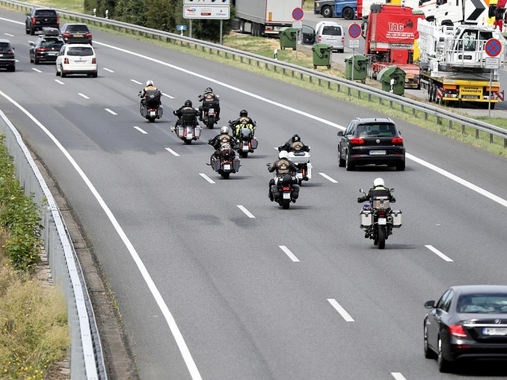 Harley-Fahrer auf der Autobahn (Archiv)