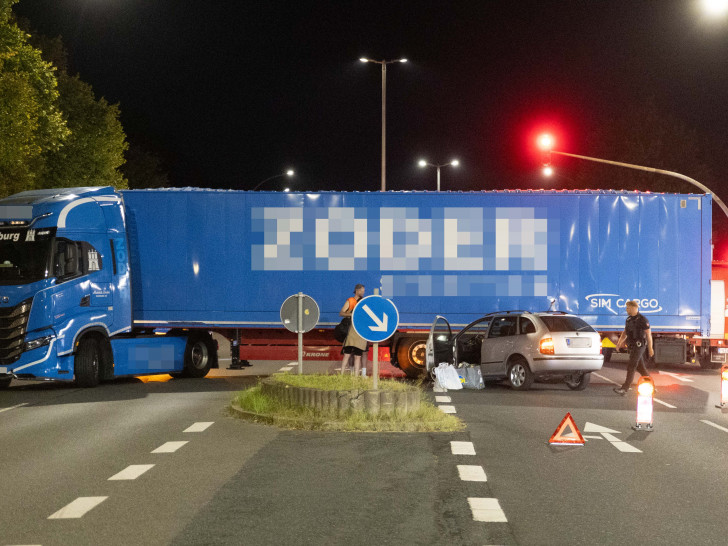 Durch den Unfall wurde die Braunschweiger Straße blockiert.