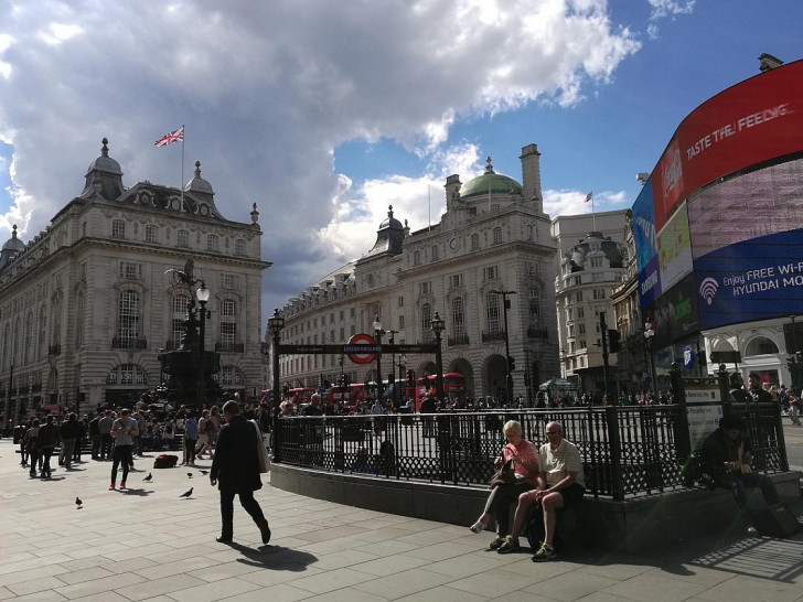 Piccadilly Circus in London (Archiv)