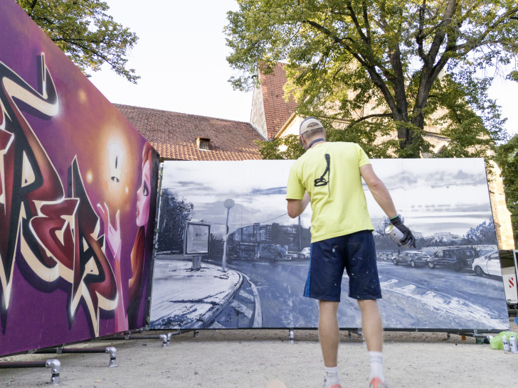 Street Art-Aktion am Magnikirchplatz 2024.