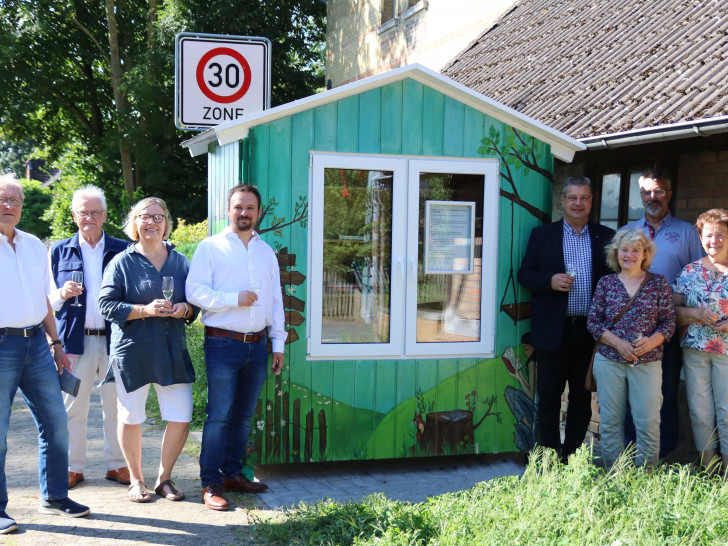 Detlef Thiele, Heinz Förster, Daniela Rust, Ortsbürgermeister Enrico Jahn, Carsten Nikelski, Ute Schmädecker, Hansjörg Jäger und Doris Thiele (v. li.).