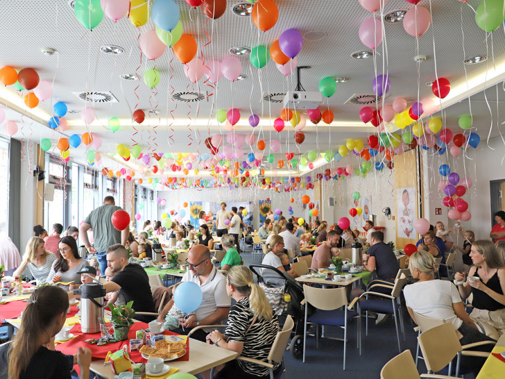 Buntes Treiben herrschte während des Jährlingstreffens im Konferenzzentrum des Klinikums.