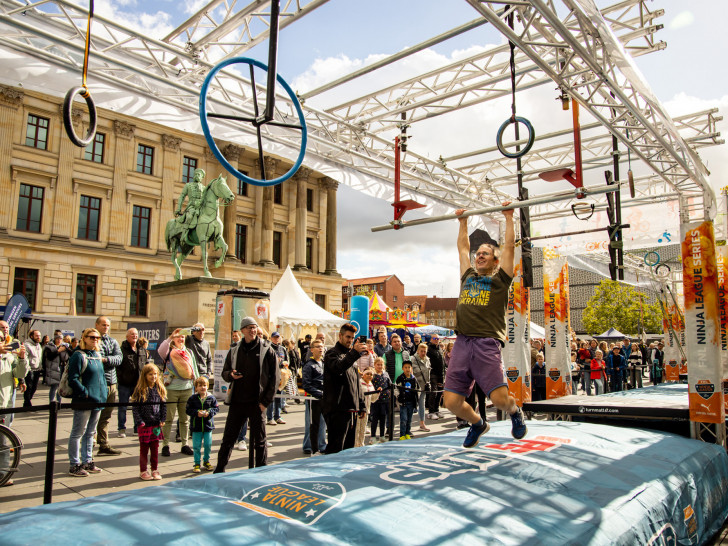 Höhepunkt des diesjährigen trendsporterlebnis waren der Ninja-Parcours auf dem Schlossplatz und das von Volkswagen Financial Services präsentierte offizielle Turnier der First Ninja League am Samstag. 