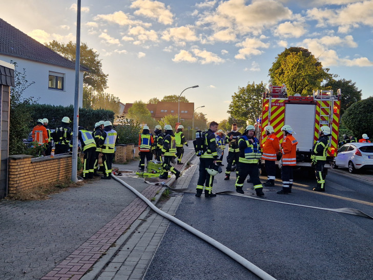 Die Feuerwehr vor Ort in Walle.