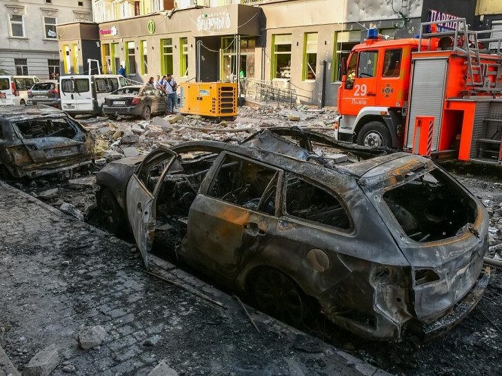 Zerstörung nach russischem Luftangriff auf Lemberg am 04.09.2024