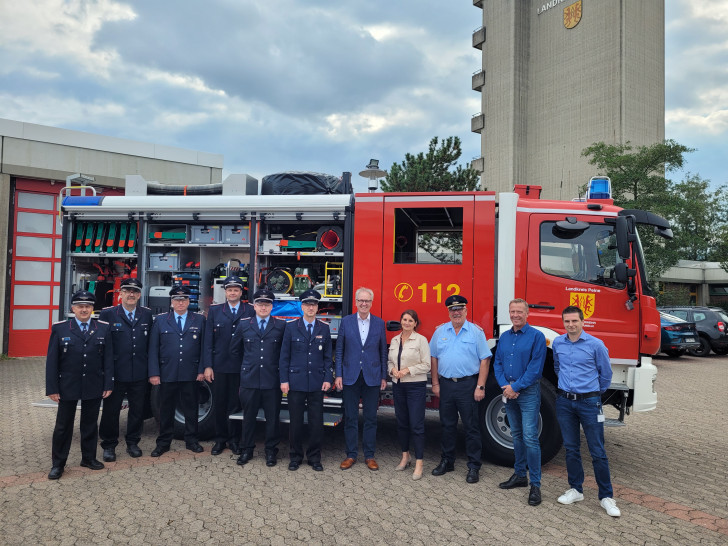 Das neue Löschgruppenfahrzeug wurde übergeben.