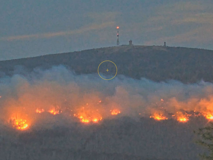 Blick vom Wurmberg auf den Brand am Brocken. Archivbild