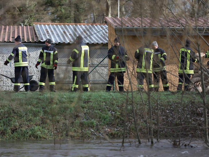 Feuerwehr bei einer Hochwasserlage (Archiv)