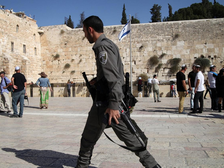 Israelischer Soldat vor der Klagemauer (Tempelberg) (Archiv)