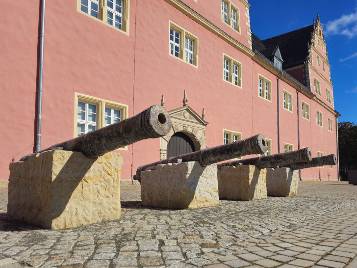 Vor dem Zeughaus soll es grüner werden. Doch es gibt Kritik zu den Plänen.
