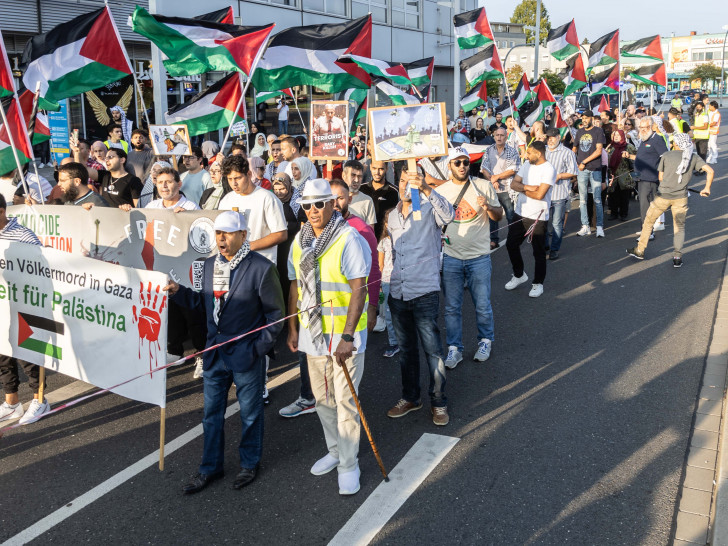 Die Menschen gingen auf die Straße.