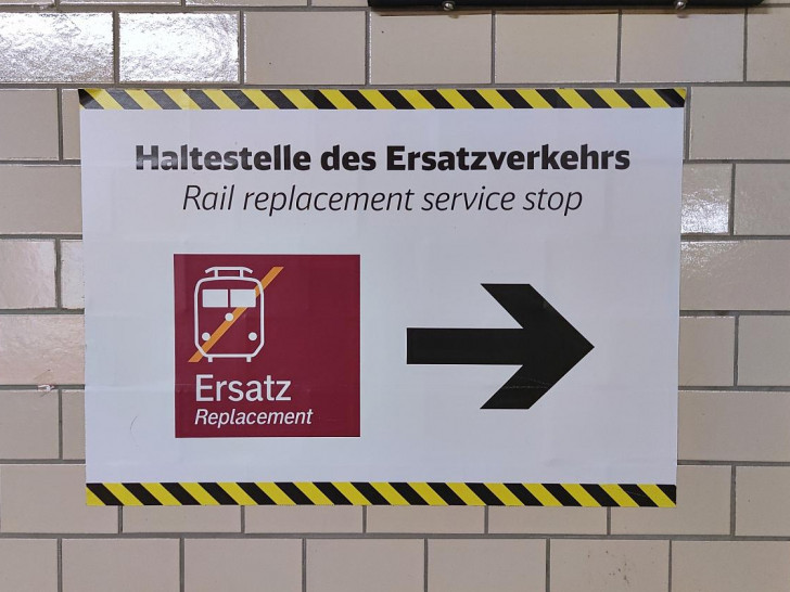 Hinweis auf Schienenersatzverkehr (Archiv)