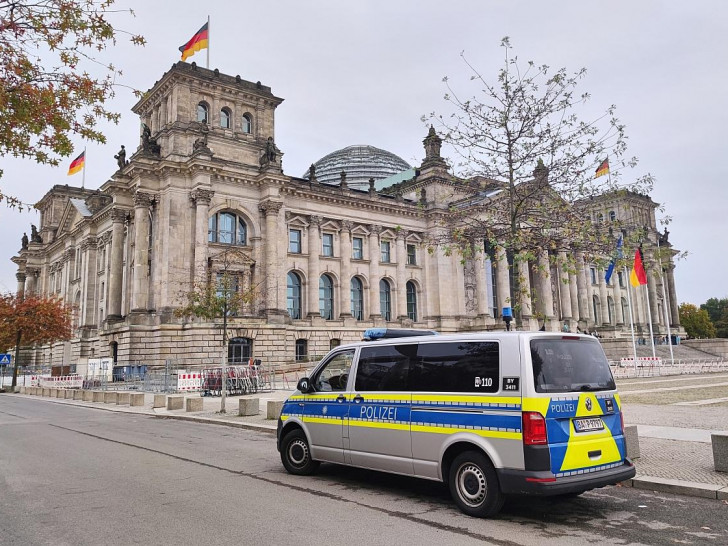 Polizei vor Bundestag (Archiv)