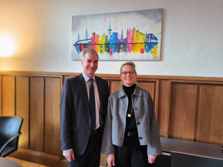 Generalstaatsanwalt Detlev Rust und die neue Leitende Oberstaatsanwältin Claudia Becker-Kunze.