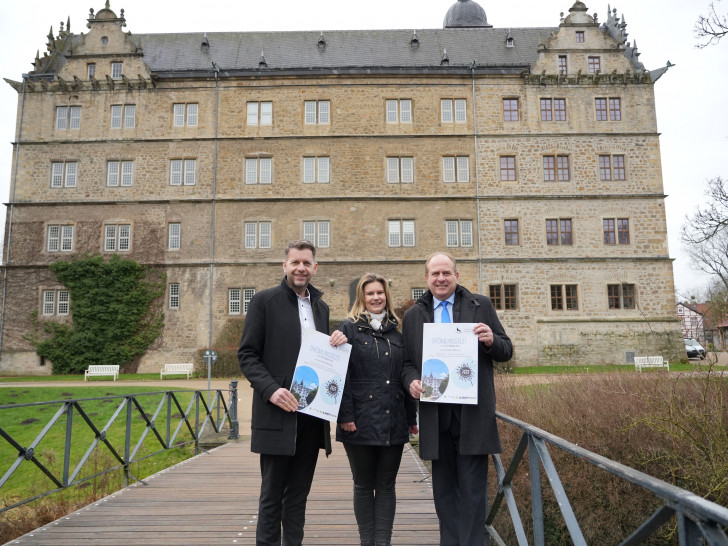  Dennis Weilmann (Oberbürgermeister Stadt Wolfsburg), Juliane Ruttkowski (Tourismus und Regionalmanagement Biosphärenreservat Drömling) und Gerhard Radeck (Landrat Helmstedt) geben den offiziellen Startschuss zum 5. Drömlingsfest. 