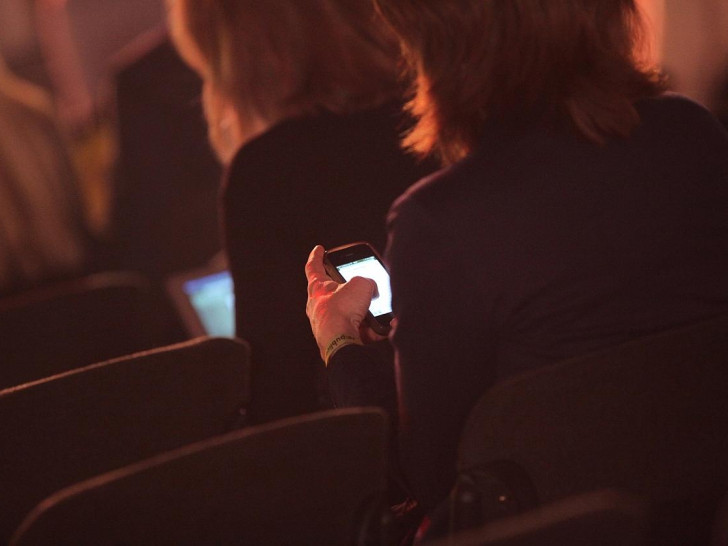 Geschäftsfrauen mit Smartphone (Archiv)