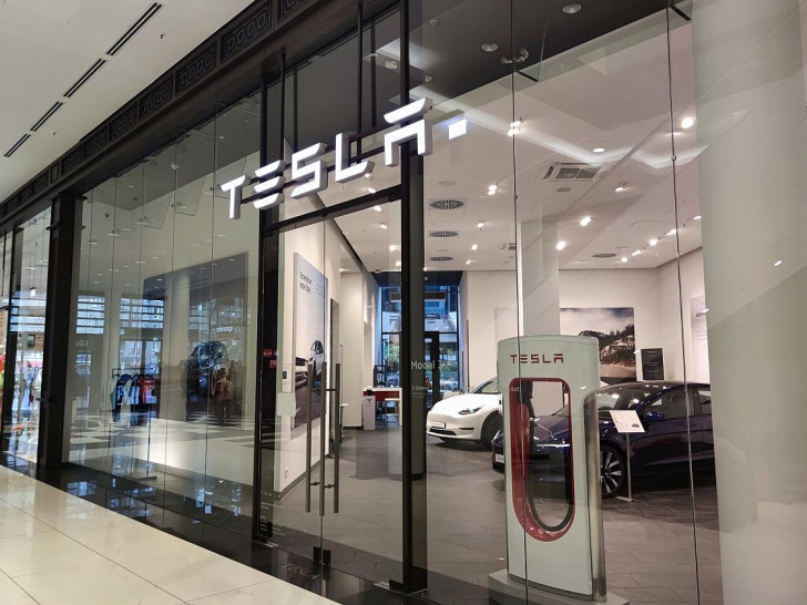 Tesla-Shop (Archiv)