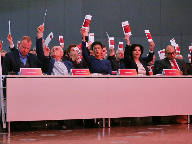 Parteivorstand bei Abstimmung auf BSW-Parteitag am 12.01.2025