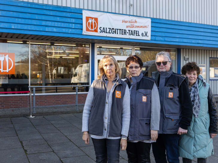 Susanne Röttger (links) und Kollegen von der Tafel Salzgitter.