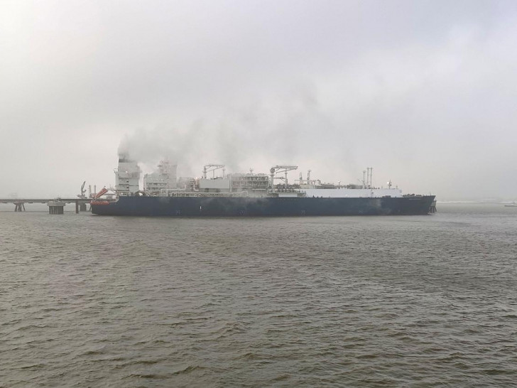 Schwimmendes LNG-Terminal in Wilhelmshaven (Archiv)