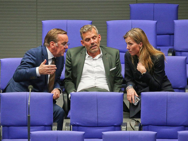 Boris Pistorius, Falko Droßmann, Siemtje Möller am 16.10.2025