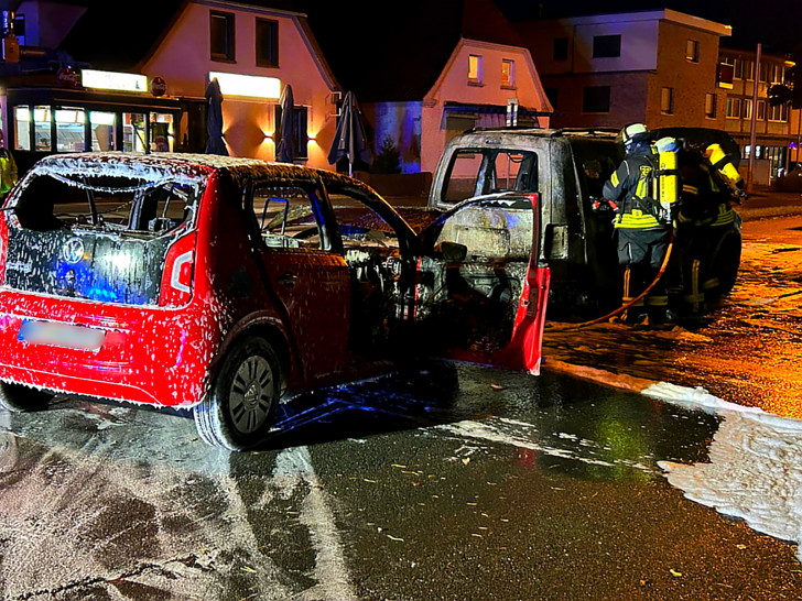 Nach dem Unfall war eines der Autos plötzlich in Brand geraten.