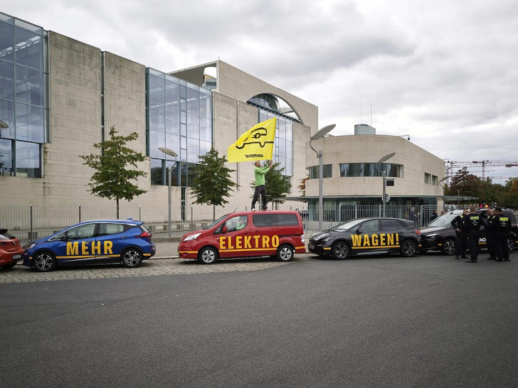 Greenpeace-Protest vor Autogipfel am 09.10.2025