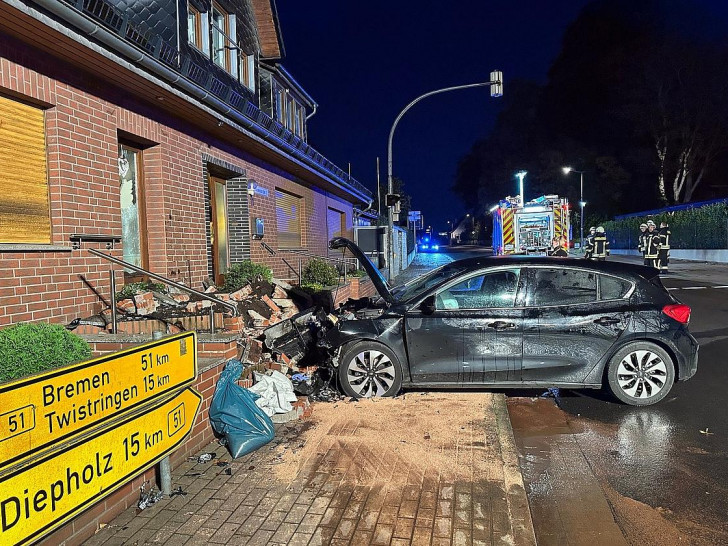 Barnstorf: Pkw fährt gegen Hauswand (Archiv)
