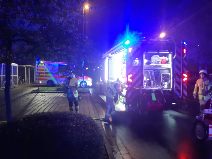 In der vergangenen Nacht wurde die Feuerwehr zu einem Brand mit Menschen in Gefahr alarmiert.