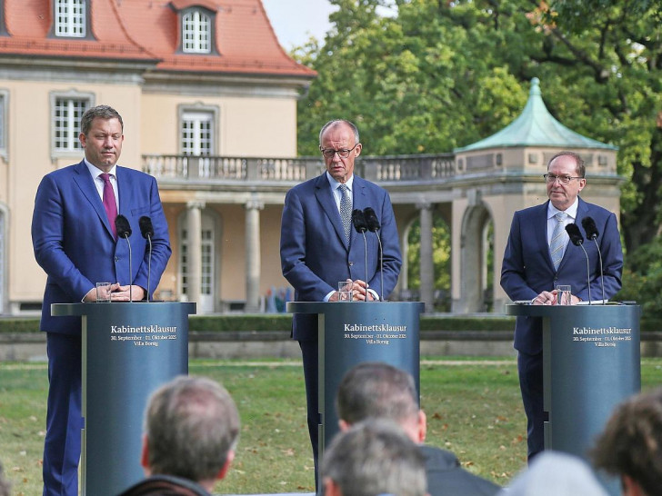 Klingbeil, Merz, Dobrindt bei Kabinettsklausur in der Villa Borsig am 01.10.2025