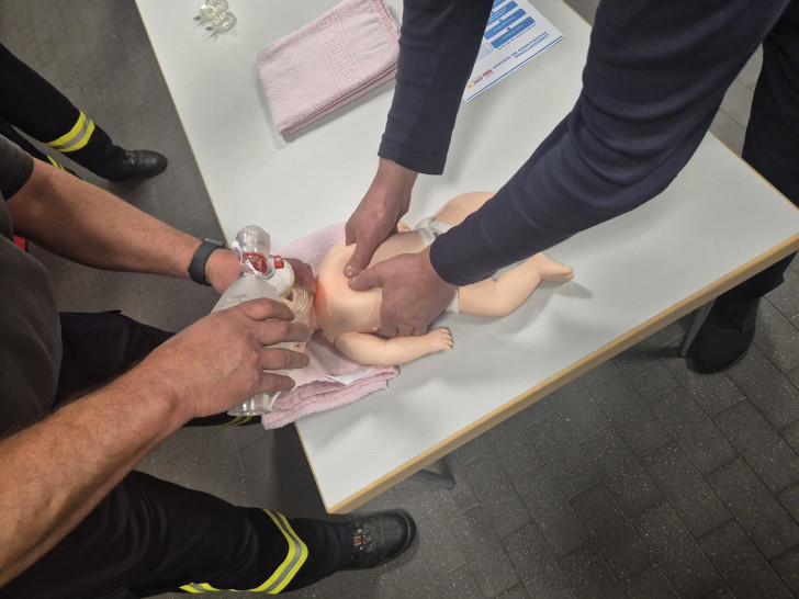 Die First-Responder-Gruppe probte mit hochwertigen Übungsphantomen.