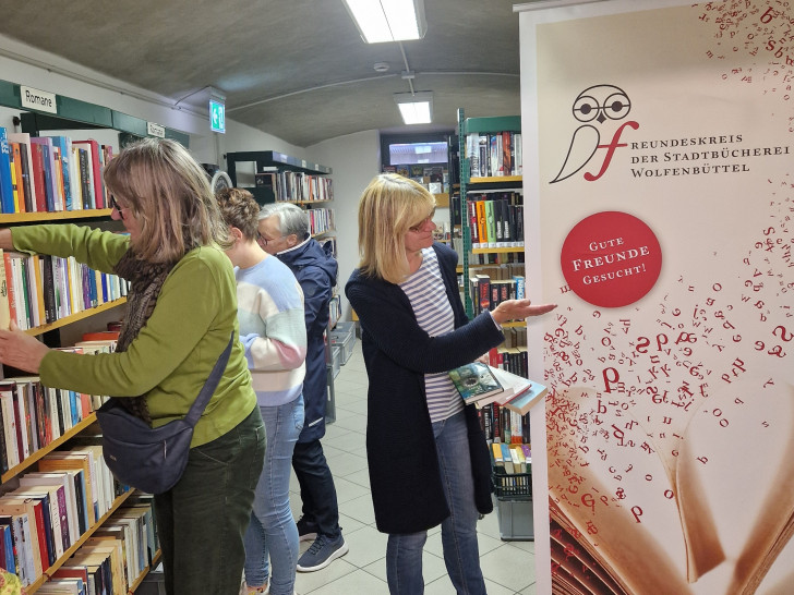 In der Jubiläumswoche des Freundeskreises der Stadtbücherei Wolfenbüttel ist der Bücherflohmarkt im Keller des Kulturbahnhofs eine ganze Woche lang geöffnet.