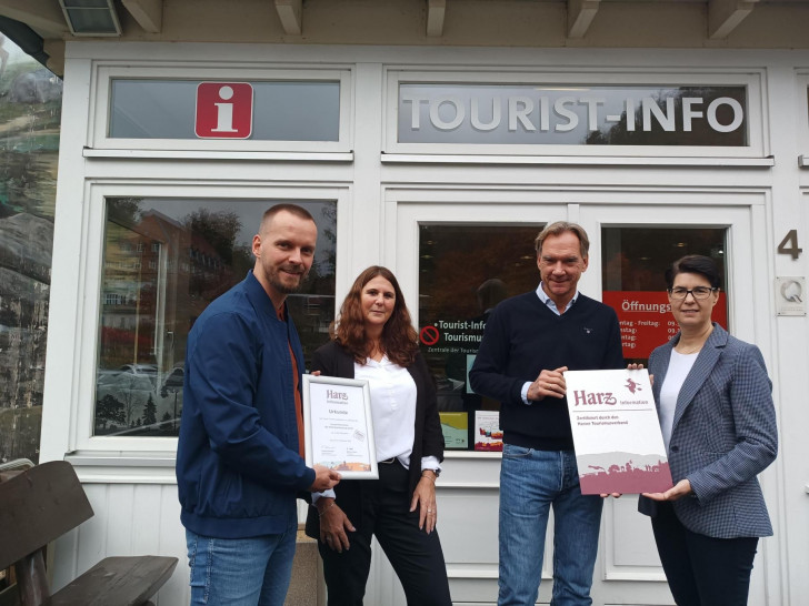 Tobias Krumbholz (HTV-Marktetingleiter), Simone Dietrich (Leiterin Tourist-Information Bad Harzburg), Christian Klamt (Geschäftsführer Kur-, Tourismus- und Wirtschaftsbetriebe der Stadt Bad Harzburg), Carola Schmidt (Geschäftsführerin Harzer Tourismusverband)