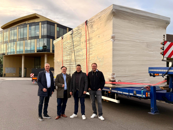 Jörg Meyer, Dr. Carsten Krebs, Kai Florysiak, Sven Spiekermann beim Baustart für den Schnellladepark. 