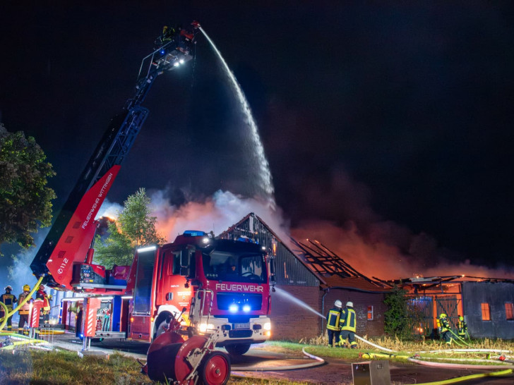 Am gestrigen Sonntagabend kam es im Schneflinger Mallohweg zu einem Scheunenbrand. 