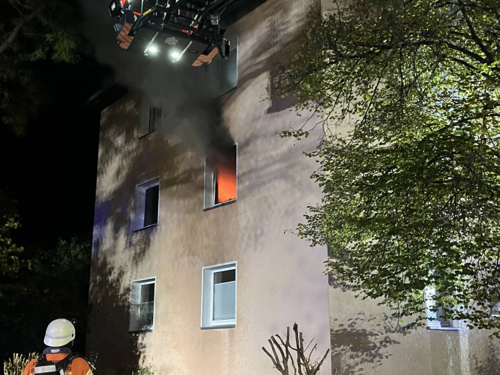 Die Feuerwehrkräfte waren bis in die Morgenstunden im Einsatz.