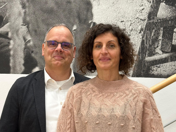 Marco Meiners (im Bild mit Ehefrau Lisa) kandidiert für die FDP bei der Kommunalwahl 2026 um das Amt des Oberbürgermeisters der Stadt Wolfsburg.