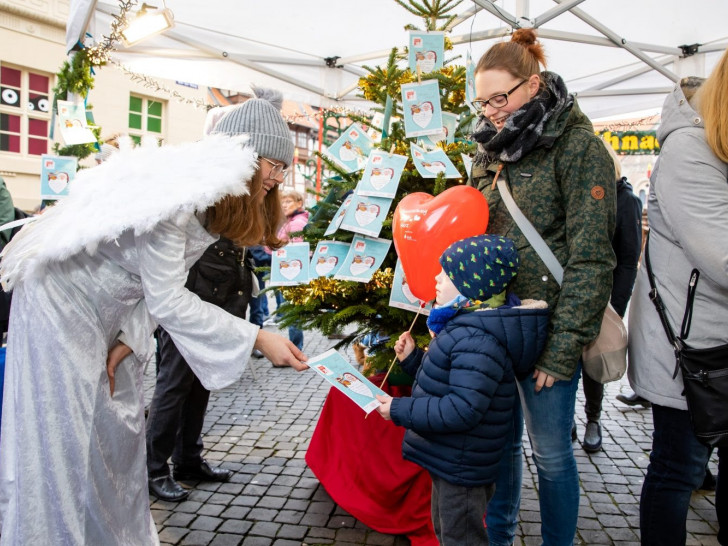 Am Samstag, 29. November, wartet der AAI-Wunschbaum von 10:00 bis 17:00 Uhr auf großzügige Wünschererfüller.