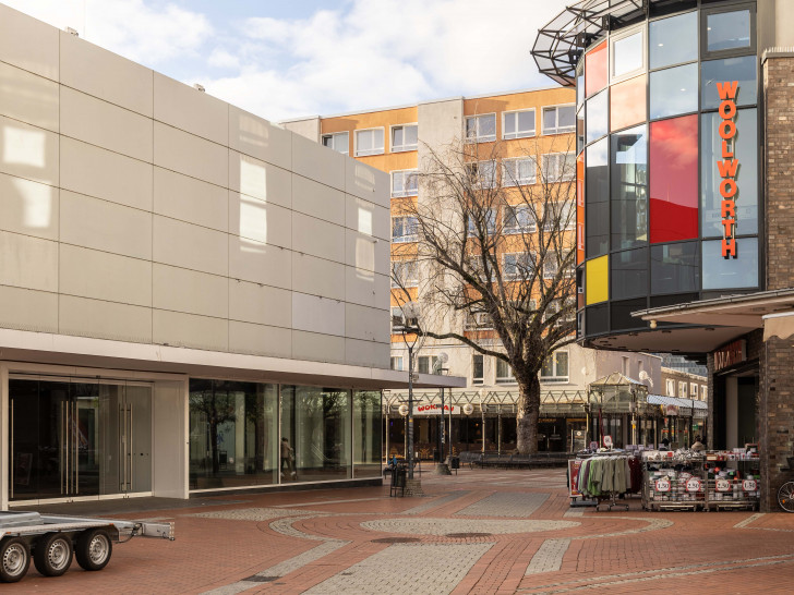 Rechts die bestehende Woolworth-Filiale - in das Gebäude links will Woolworth ebenfalls einziehen.