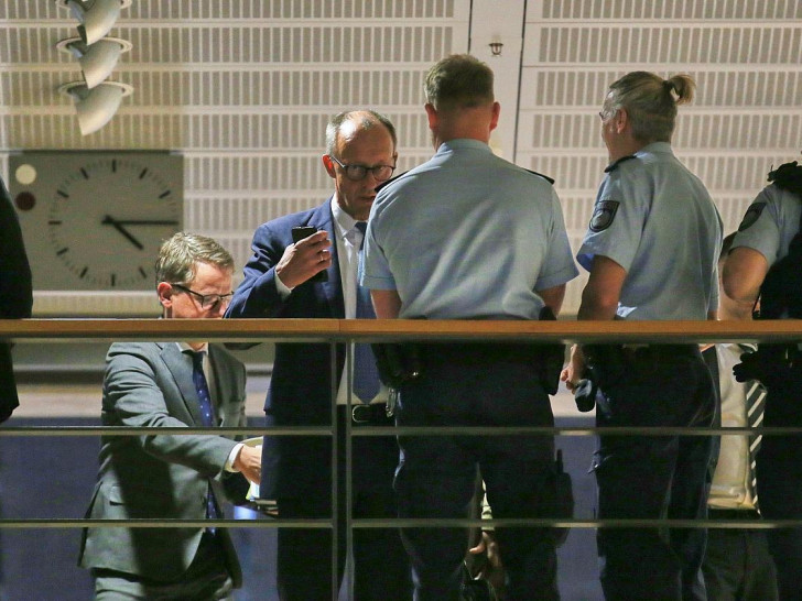 Carsten Linnemann und Friedrich Merz auf dem Weg zum Koalitionsausschuss am 13.11.2025