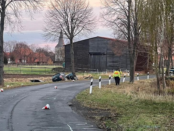 Übersichtsaufnahme Verkehrsunfall mit schwerverletzten Personen. (Archiv)