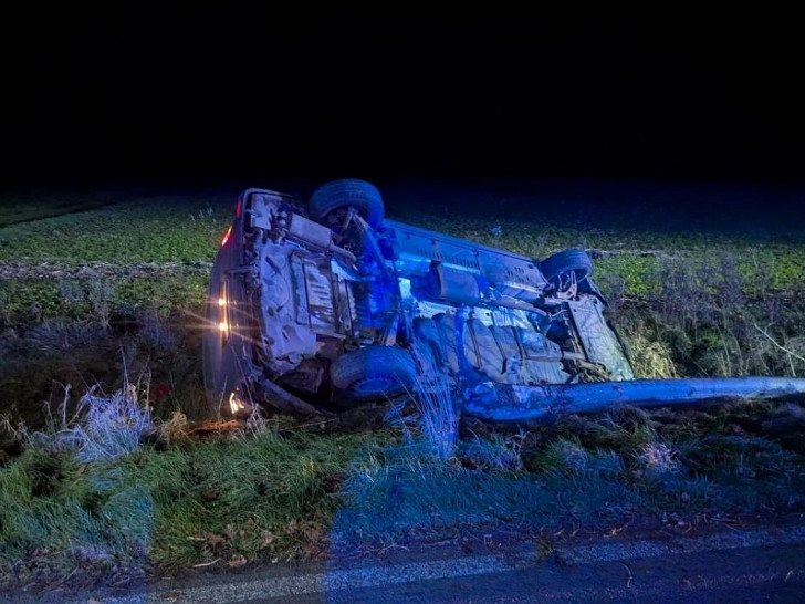 Bus im Graben (Archiv)