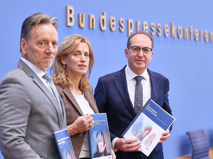 Vorstellung der Bundeslagebilder "Häusliche Gewalt 2024" und "Geschlechtsspezifisch gegen Frauen gerichtete Straftaten 2024" am 21.11.2025