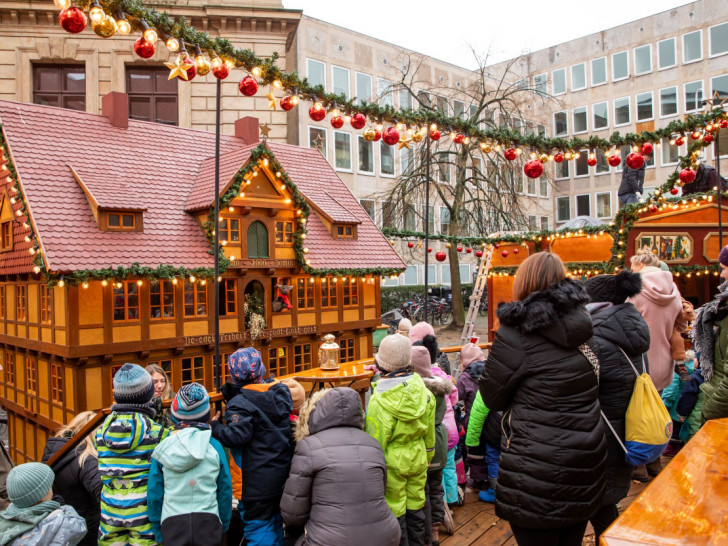 Kostenloses Programm und Betreuung für Kinder: Auf dem Braunschweiger Weihnachtsmarkt gibt es in diesem Jahr wieder die Weihnachtswerkstatt, Puppentheater und den Wunschzettel-Briefkasten.