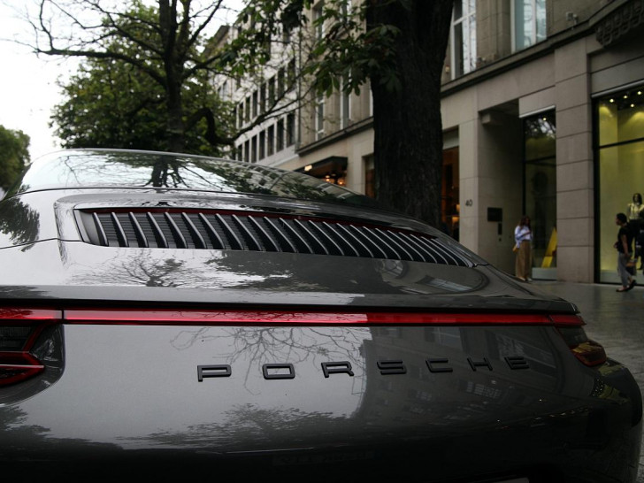 Porsche in der Düsseldorfer Kö (Archiv)