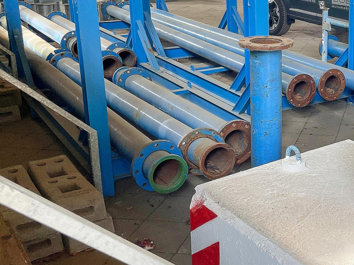 Rohre auf einer Baustelle (Archiv)