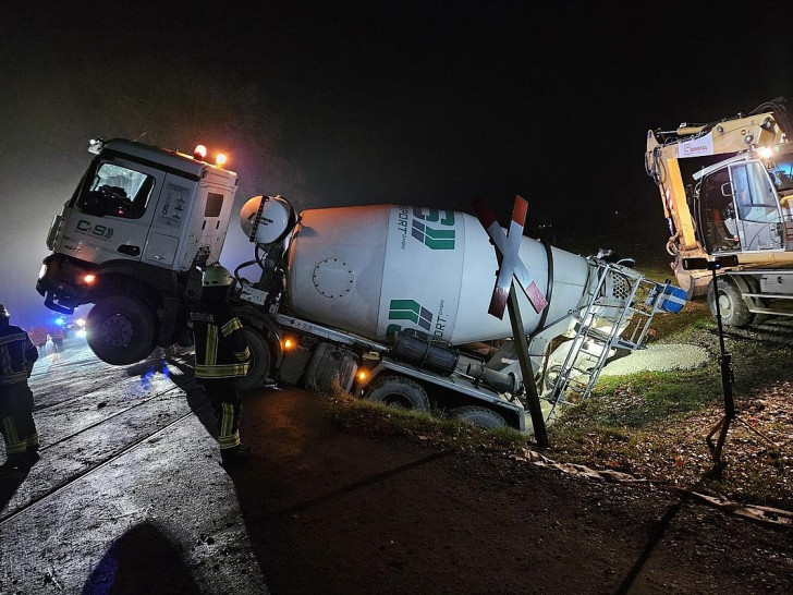 Betonmischer im Graben (Archiv)