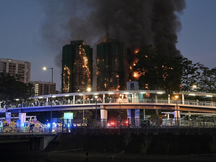 Brand im Wang Fuk Court in Hongkong